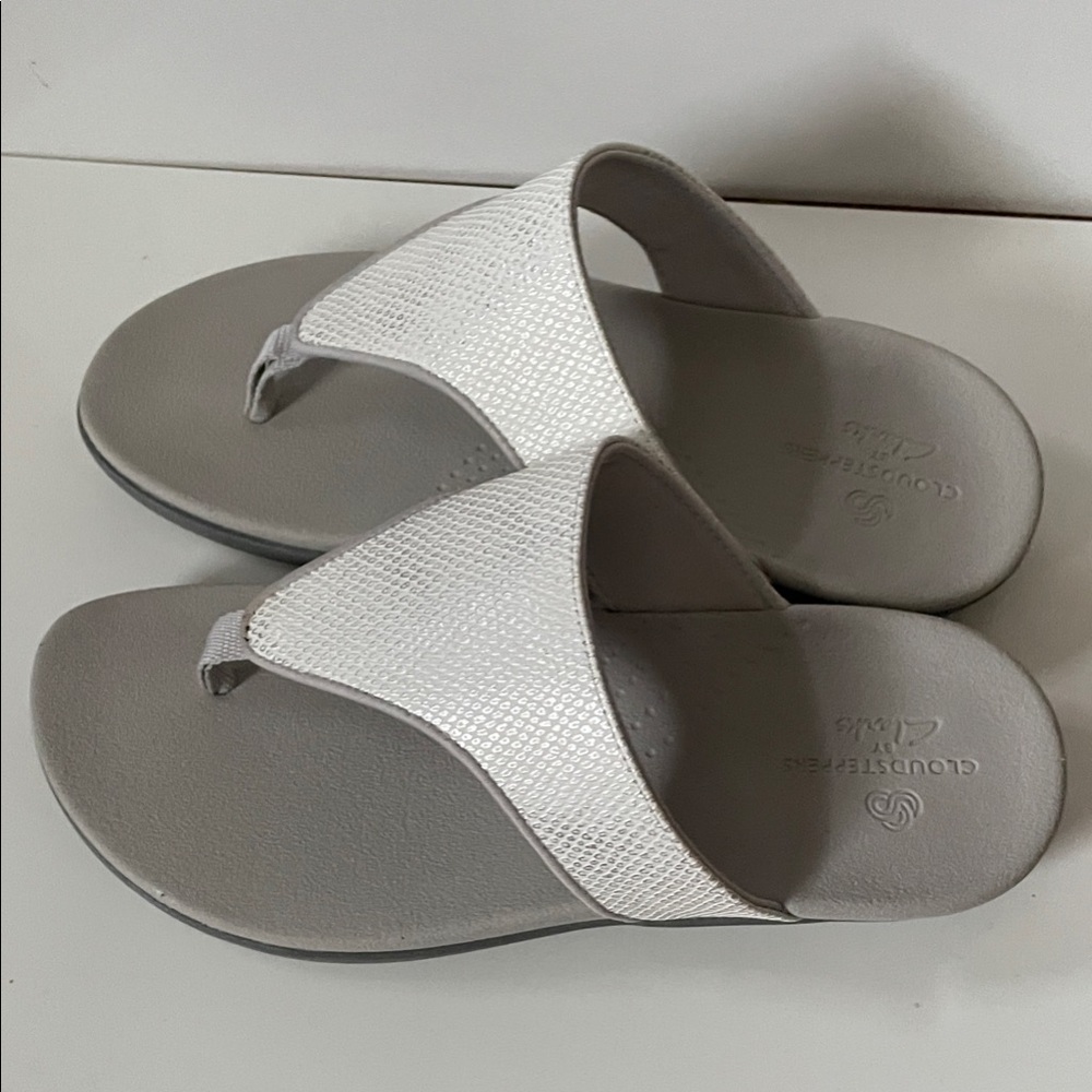 Cloudsteppers by Clarks Women's White/Light Gray Sandals